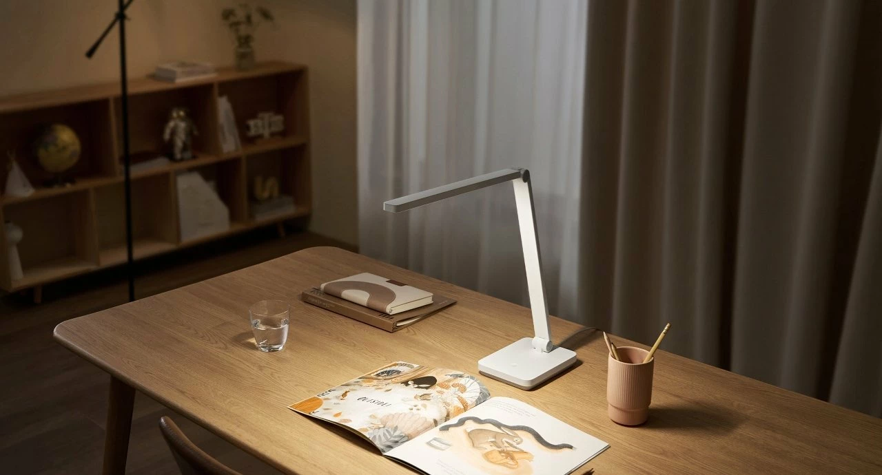 Lampë tavoline Xiaomi Desk Lamp Lite BHR8955EU, 7.5W, 3900K, CRI Ra90, 3 nivele ndriçimi, e palosshme, e bardhë
