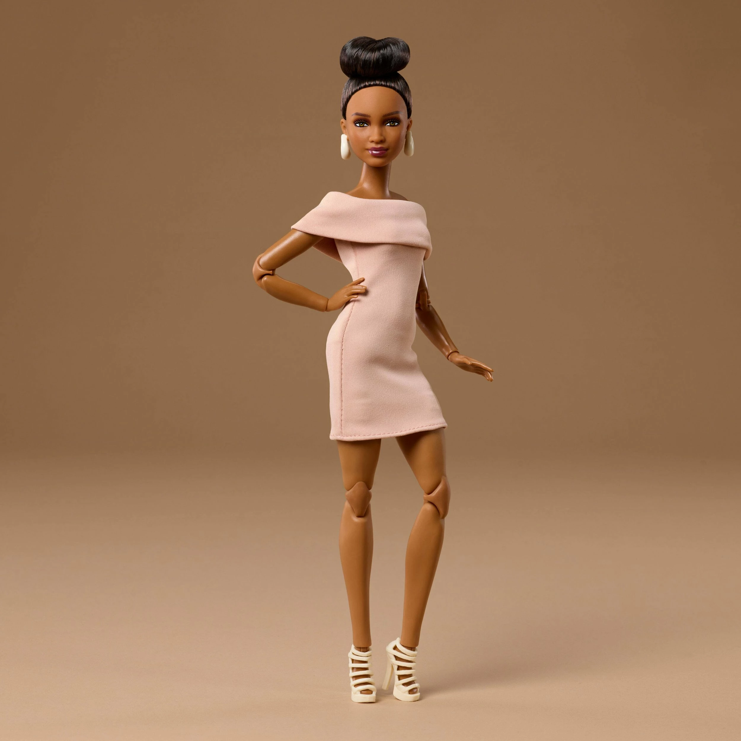 Kukull koleksionuese Mattel Barbie Basics Model 08 JJX27, kukull Barbie Signature, 6+ vjet, rozë e hapur
