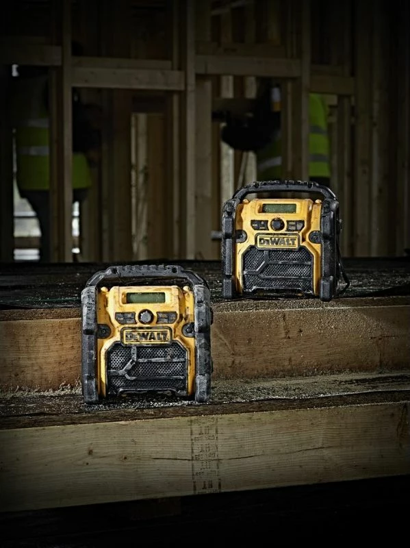 Radio ndërtimi DeWalt DCR019, FM, AUX 3.5 mm, 10.8–18 V, bateri/rrymë, verdhë/zi, pa bateri