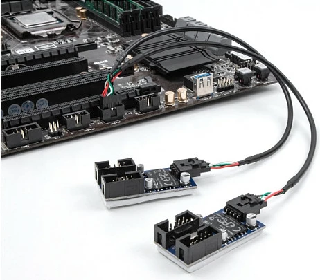Kabllo adapter DeLOCK 84513, USB 2.0 10-pin në 2x 4-pin, 0.3 m, e zezë