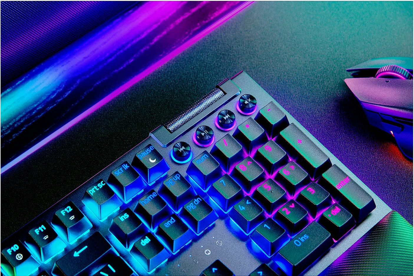 Tastierë mekanike Razer BlackWidow V4 Pro, Wired USB-C, QWERTZ (DE), RGB, Full-size, Razer Green, e zezë