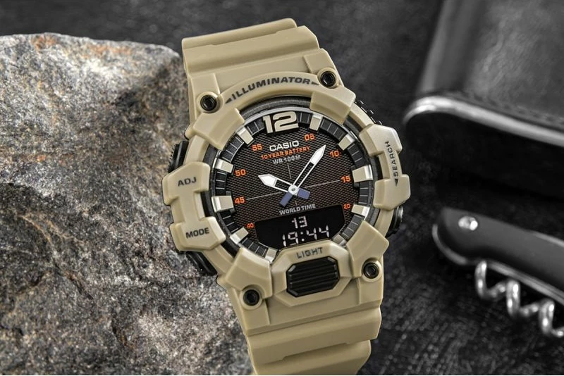 Orë dore për meshkuj CASIO, e zezë