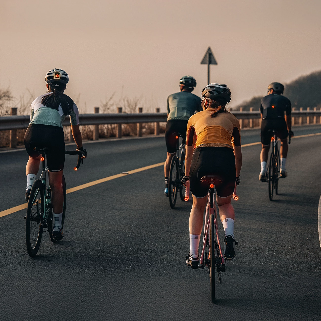 Dritë e pasme biçiklete smart, Wozinsky WIS-02, LED, 250 mAh, USB-C, rezistente ndaj ujit, sensor frenimi, e zezë, 1 copë