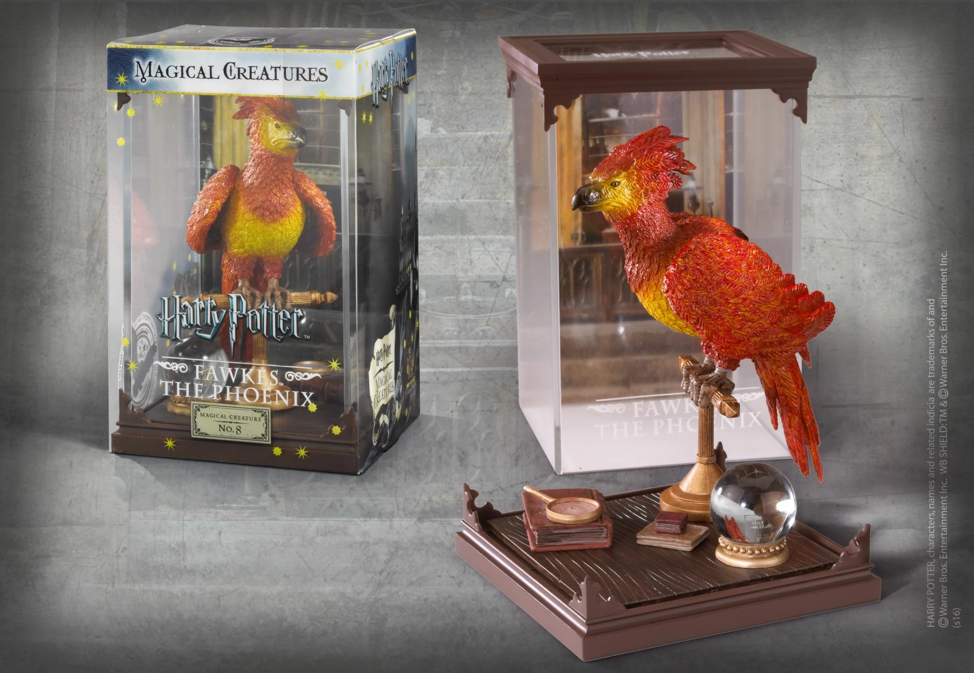 Figurinë NOBLE COLLECTION Harry Potter Magical Creatures Fawkes, 18.5 cm, me kuti akrilike