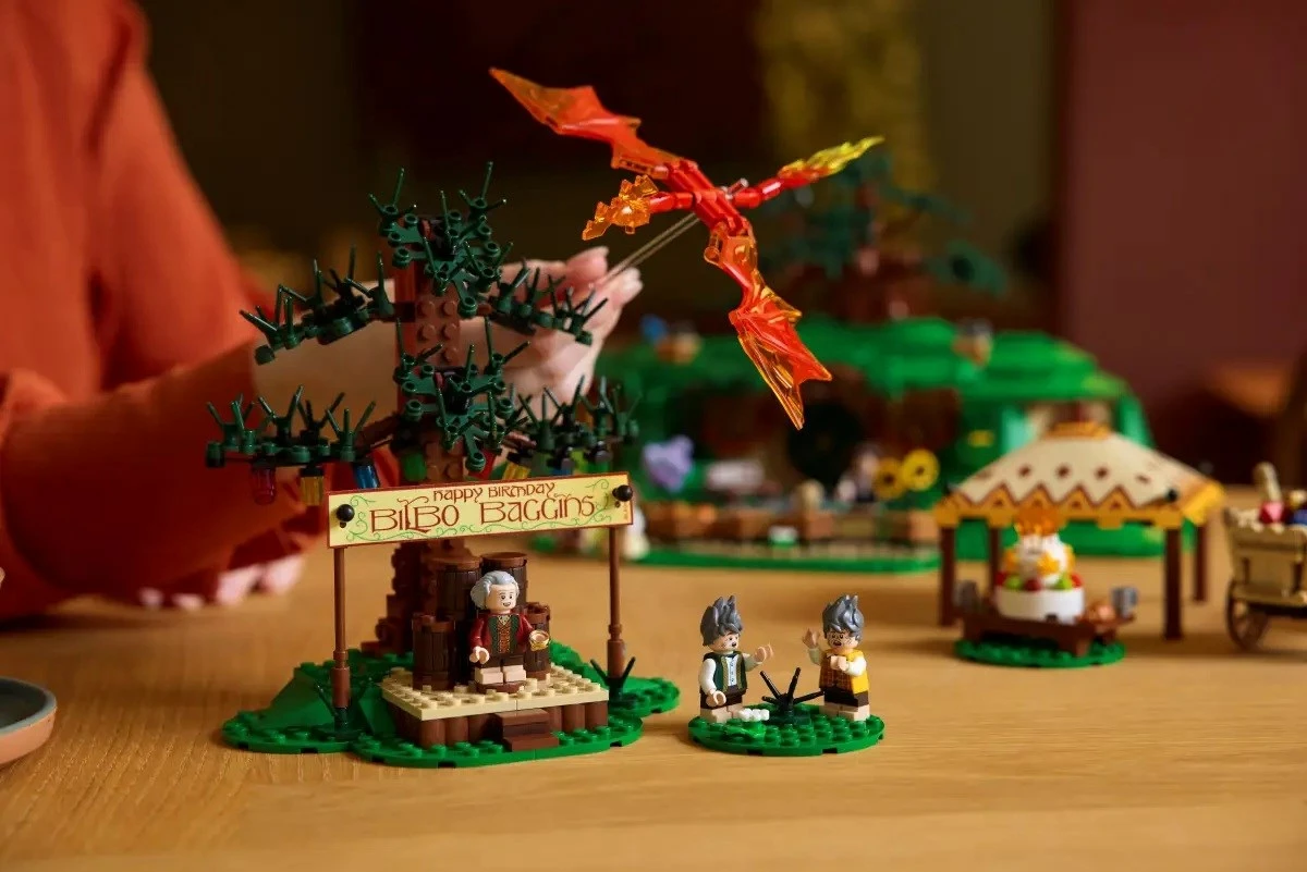 Set LEGO ICONS The Lord of the Rings: Shire 10354, për të rritur, shumëngjyrësh