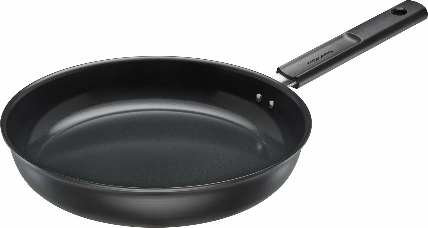 Tigan skuqjeje Fiskars Hard Face 28 cm, jo-ngjitës, i zi