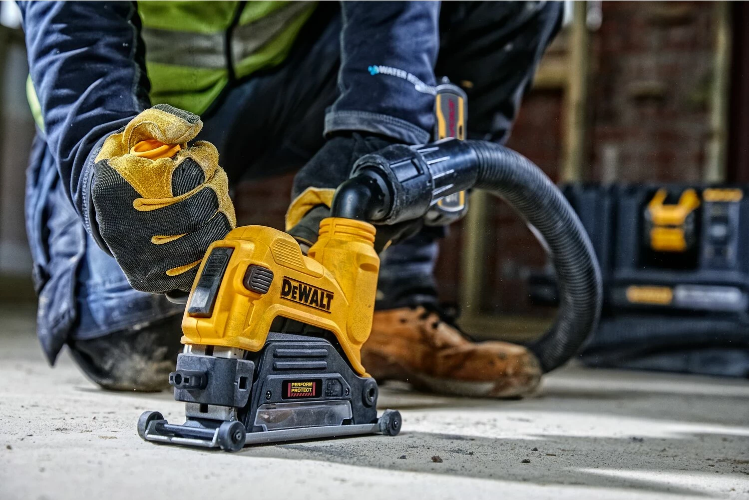 Mbrojtëse udhëzuese për prerje betoni DeWalt DWE46225, 125 mm