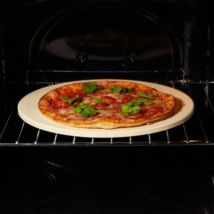 Set veglash për pice VONSHEF 1000178, gur pice qeramik 12\", dërrasë akacie me dorezë, prerës pice, set 3 copë