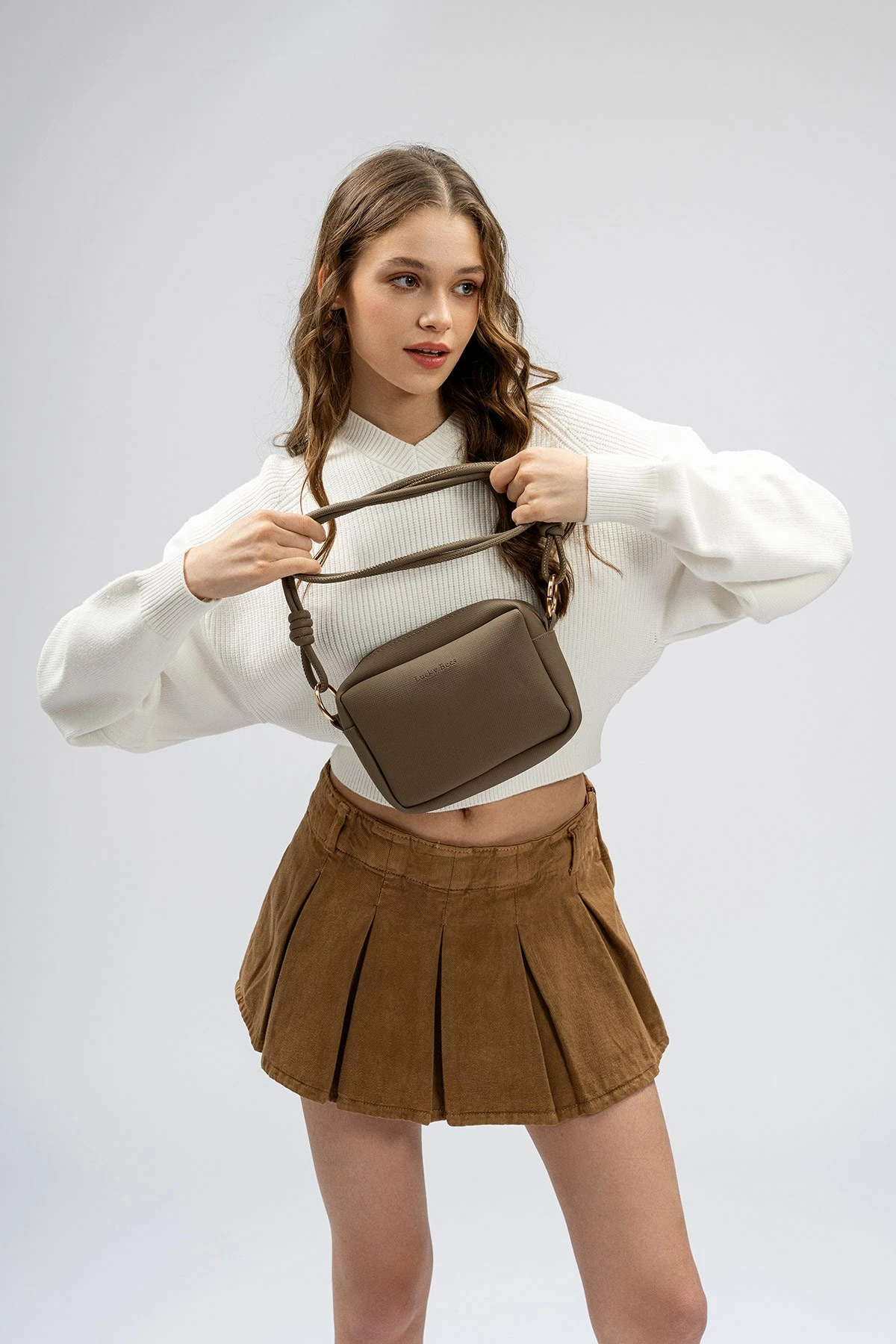 Çantë crossbody Lucky Bees, ngjyrë mink, 1269 v2