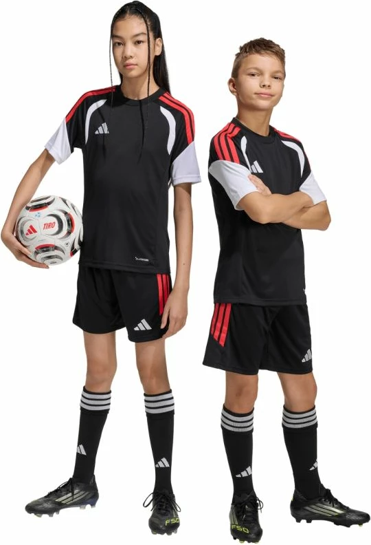 Shorce për fëmijë adidas, të kuqe e të zeza [Madhësia: 140 cm]
