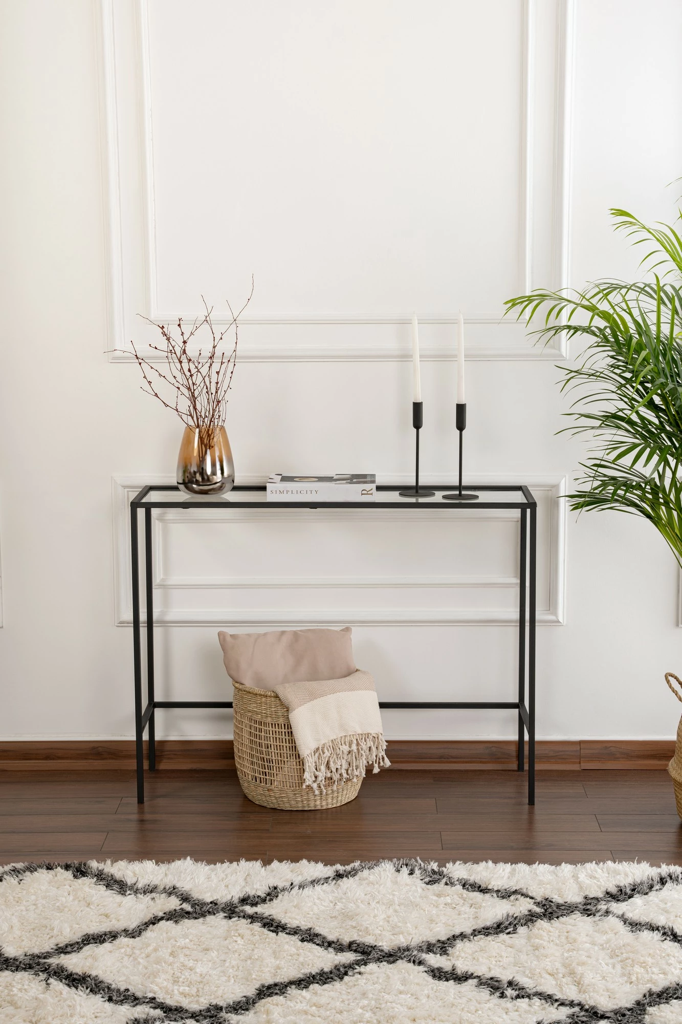 Komodë anësore Hanah Home, xham i zi i temperuar, Canvas