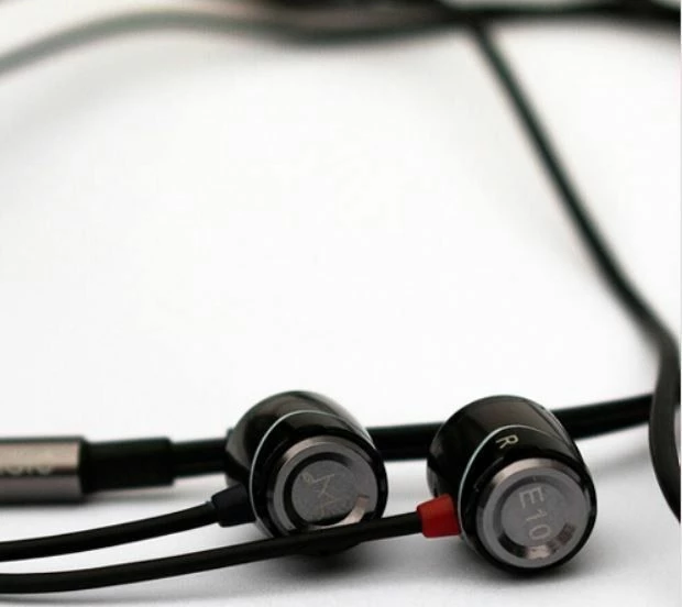Kufje in-ear SoundMagic E10C, jack 3.5 mm, me mikrofon dhe kontroll volumit, zezë