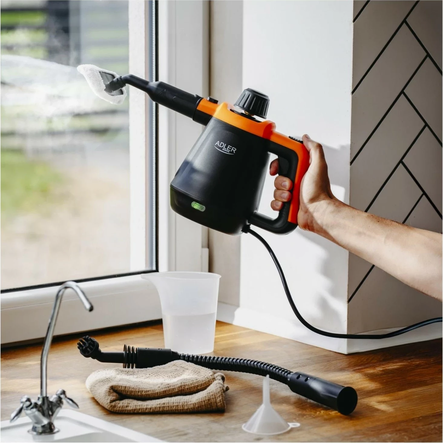 Pastruese me avull Adler AD 7038, 1200W, 0.45L, e zezë