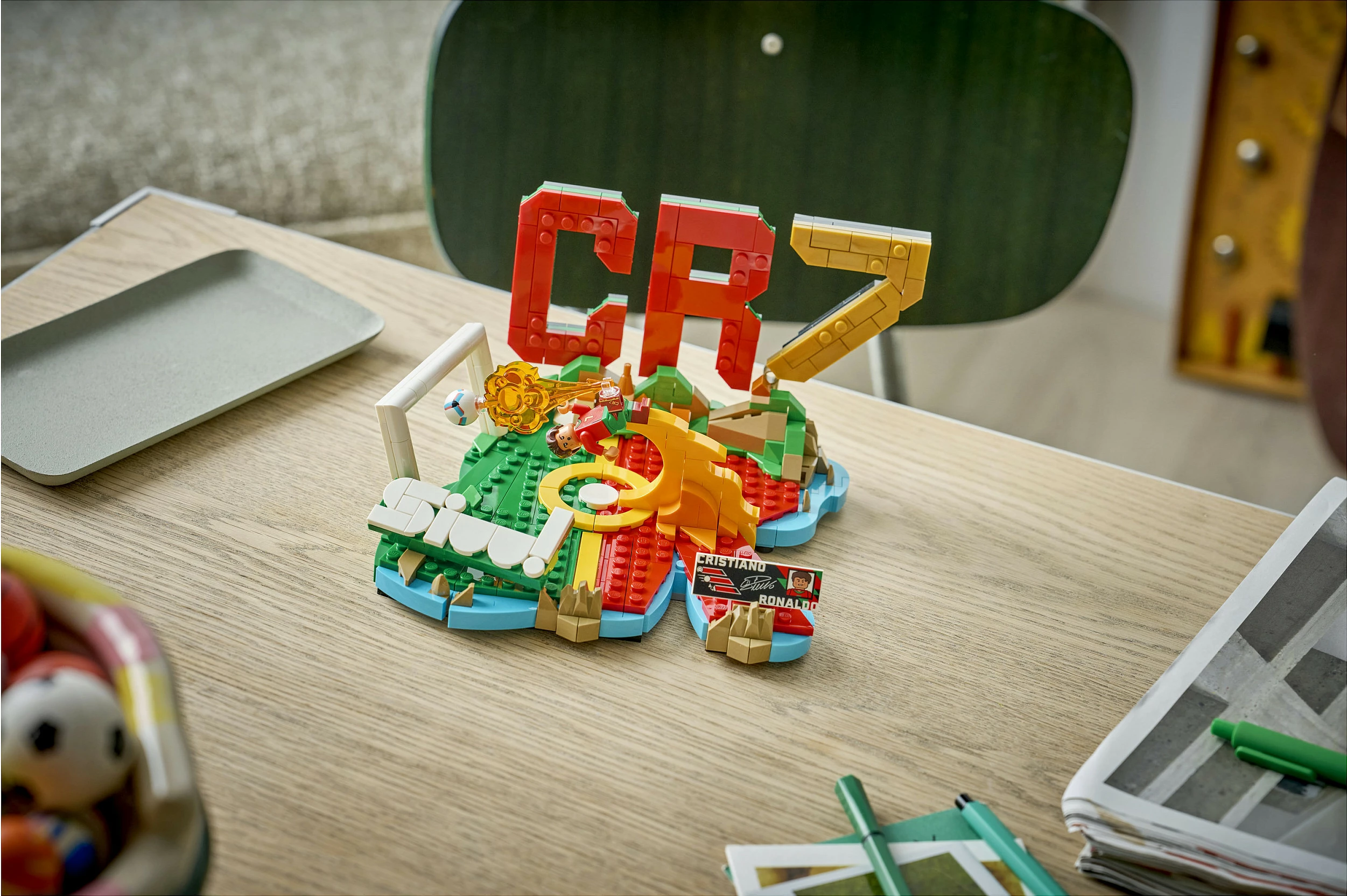 Set ndërtimi LEGO 43012 Cristiano Ronaldo (CR7) Football Highlights, 490 pjesë, shumëngjyrësh