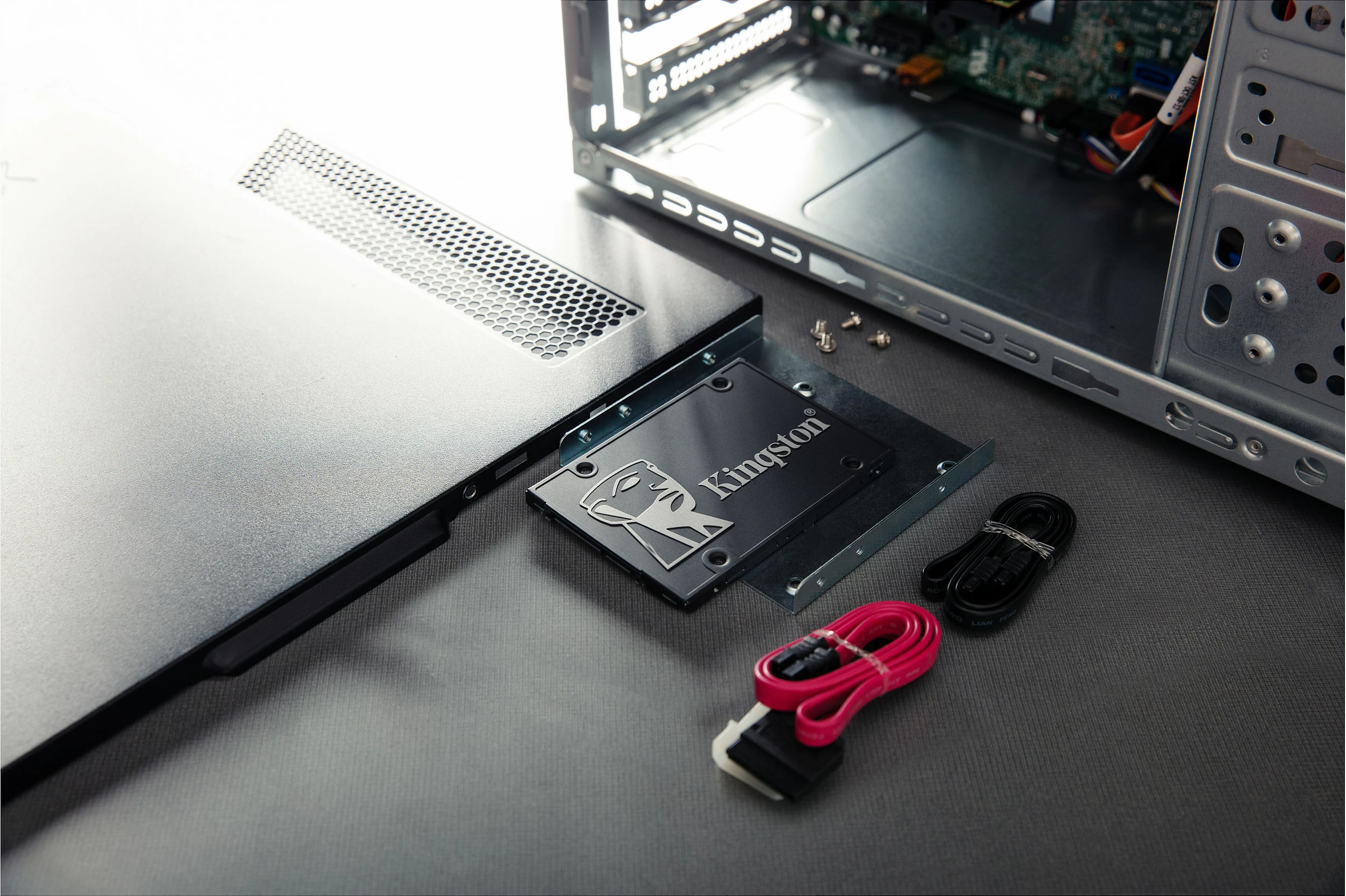 SSD Kingston KC600 512GB, 2.5", 550 MB/s
