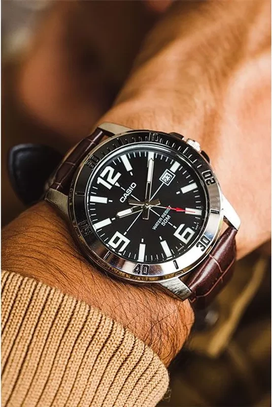 Orë dore Casio MTP-VD01L-1BV, e argjendtë/kaftë