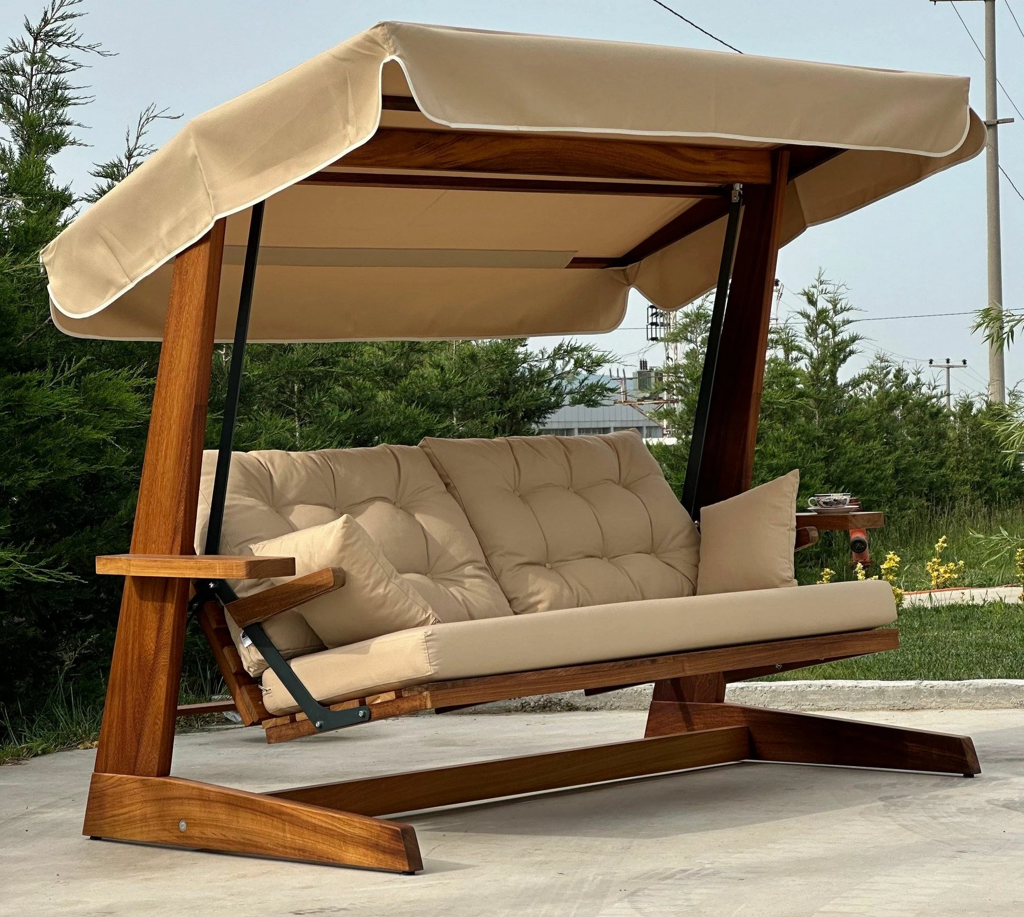 Karrige lëkundëse treshe për kopsht, ngjyrë camel, Skye Decor Sia 2400