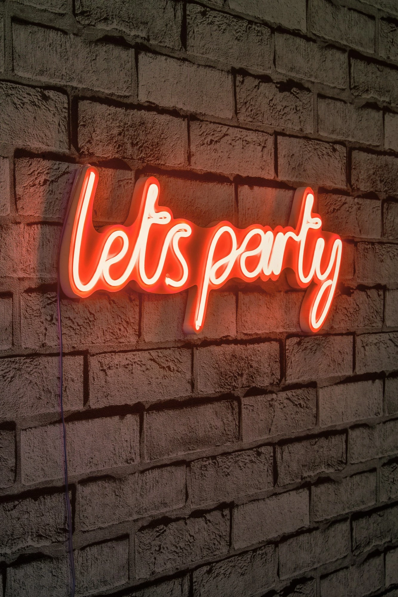Dekor dritash LED plastik, 'lets party', ngjyrë e kuqe