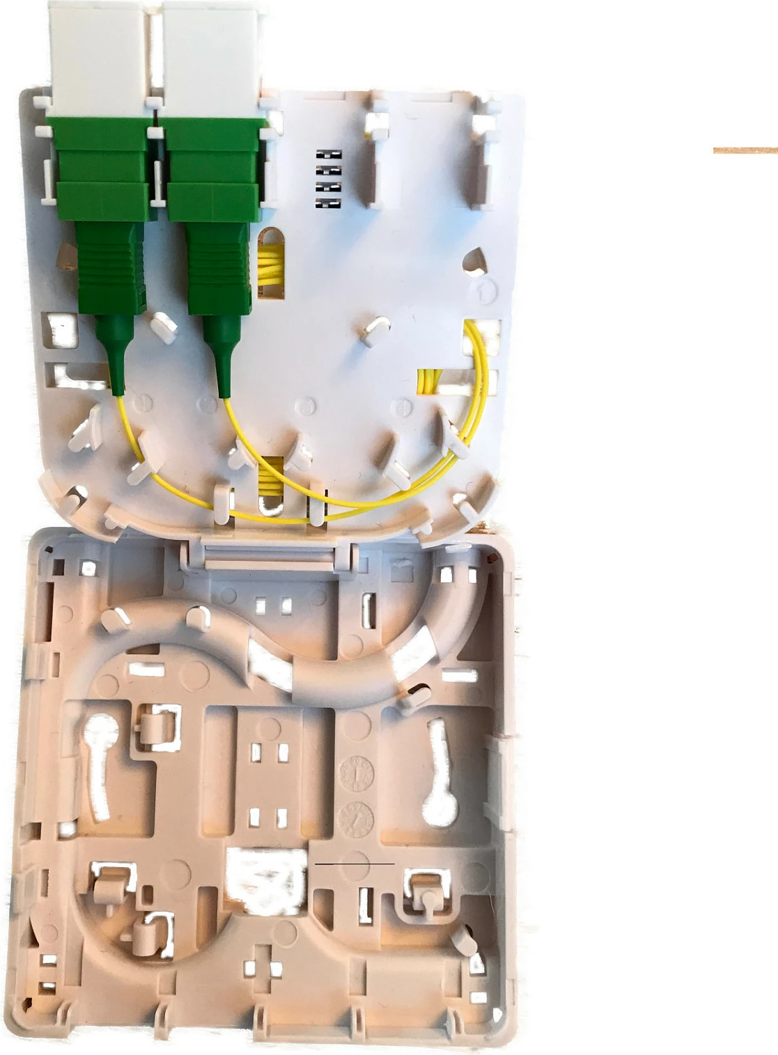 Kuti FTTH EFB Elektronik, 80x80mm, për 4 kuplime SC-S ose LC-D, e bardhë