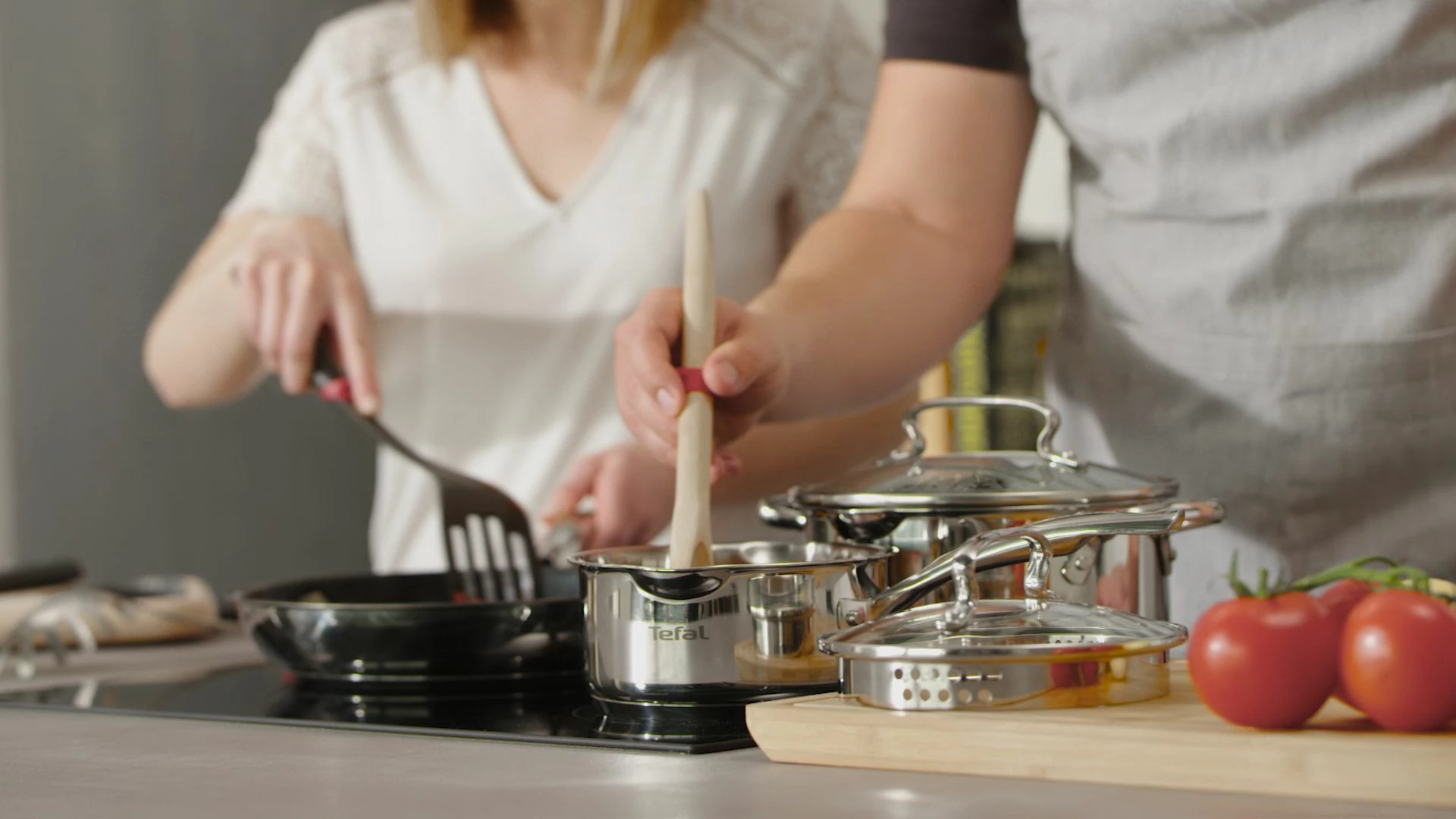 Tenxhere Tefal Duetto+ 24 cm 5 L inox me kapak kullues/qelqi, argjendtë