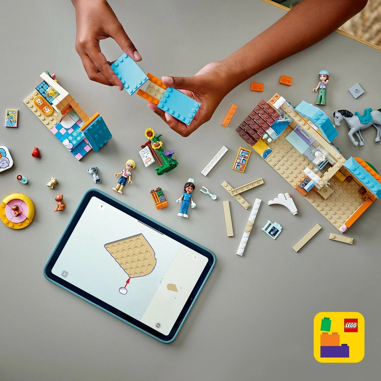Set ndërtimi LEGO Friends 42651, klinikë veterinare për kuaj dhe kafshë, 428 pjesë, multikolor