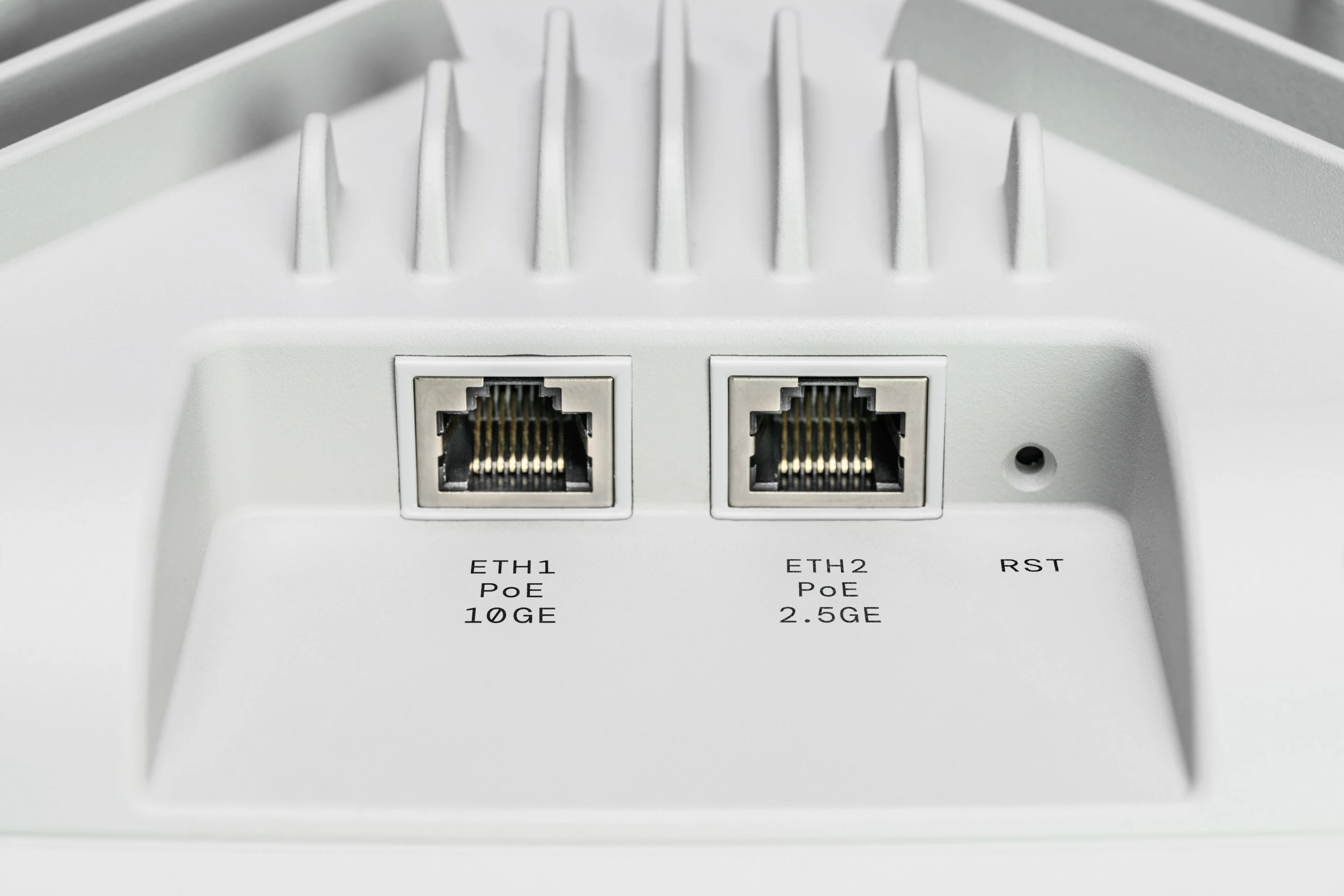 Access point LANCOM LX-7500, Wi-Fi 7, 2.4/5/6 GHz, 2x PoE, 10GE, 512 përdorues, i bardhë