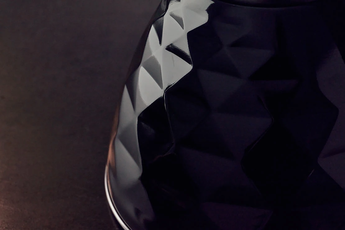 Çajnik me fishkëllimë Resto Almaaz 90610 3 L, çelik inox, për induksion, i zi