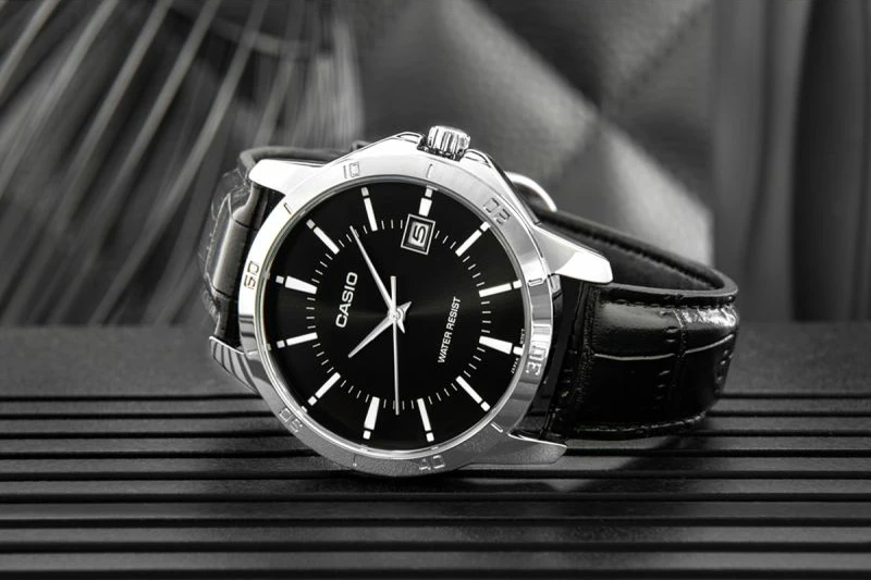 Orë dore për meshkuj Casio, e zezë