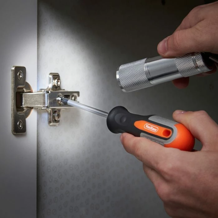 Set veglash dore VONHAUS 3515180 256-copë, me kuti plastike të fortë, zi/portokalli