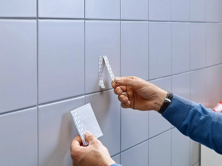 Gozhdë vetë-ngjitëse e rregullueshme Tesa H7776702, deri 4 kg, për pllaka dhe metal, 2 copë