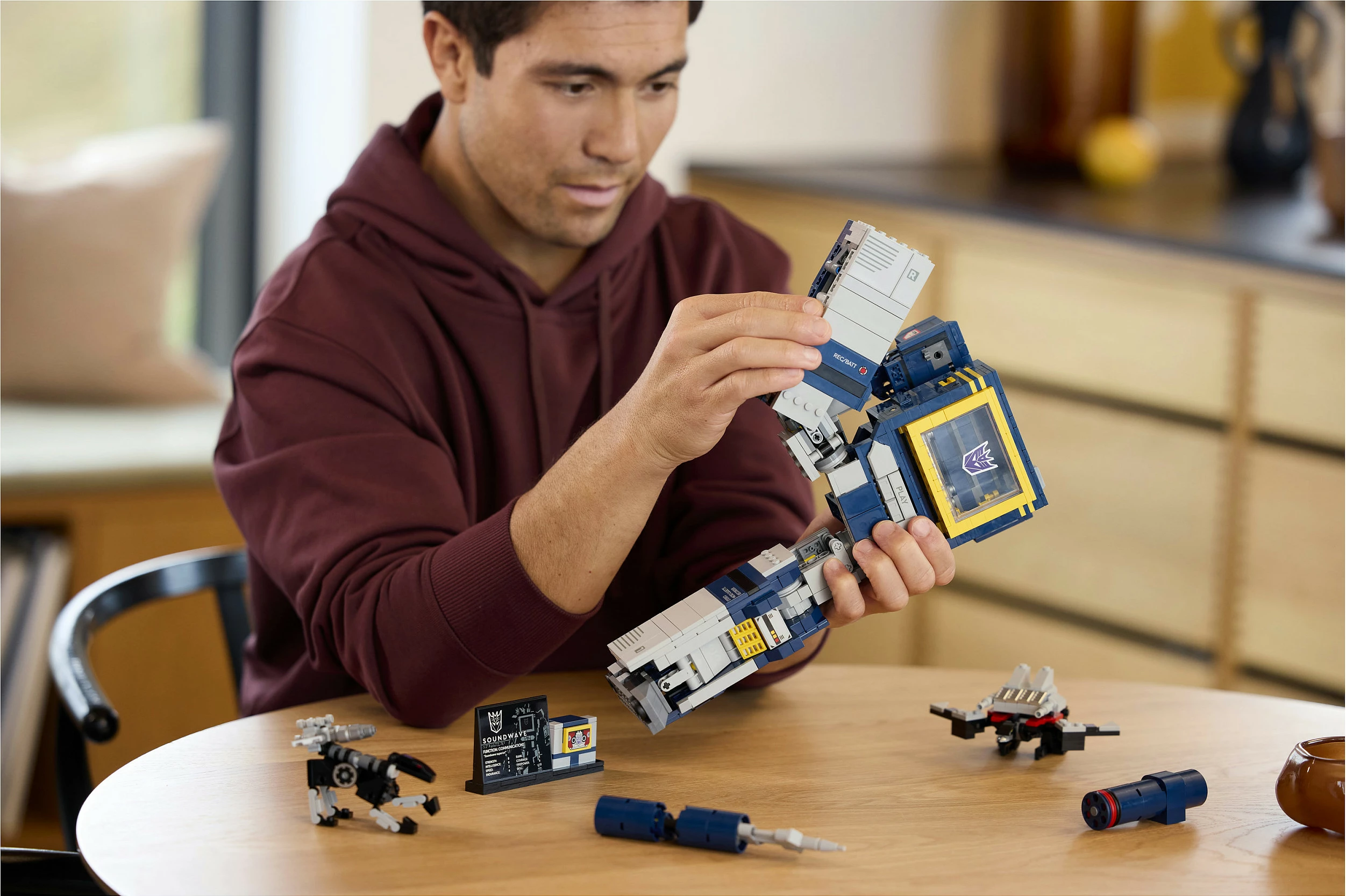 Set ndërtimi LEGO Icons Transformers Soundwave 10358, 1505 pjesë, 18+, multikolor