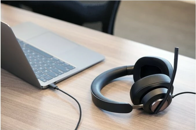 Kufje Kensington H2000 USB-C, me kabllo, për zyrë/qendër thirrjesh, të zeza