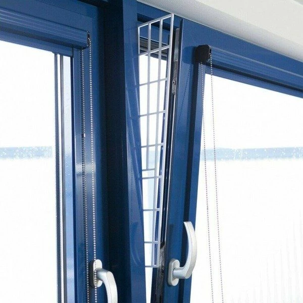 Grilë sigurie për dritare për mace Trixie TX-44183, 62 cm, e rregullueshme 7-16 cm, panel anësor