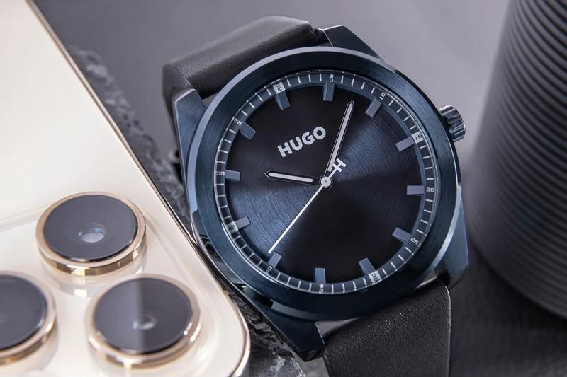 Orë dore për meshkuj Hugo, blu e errët