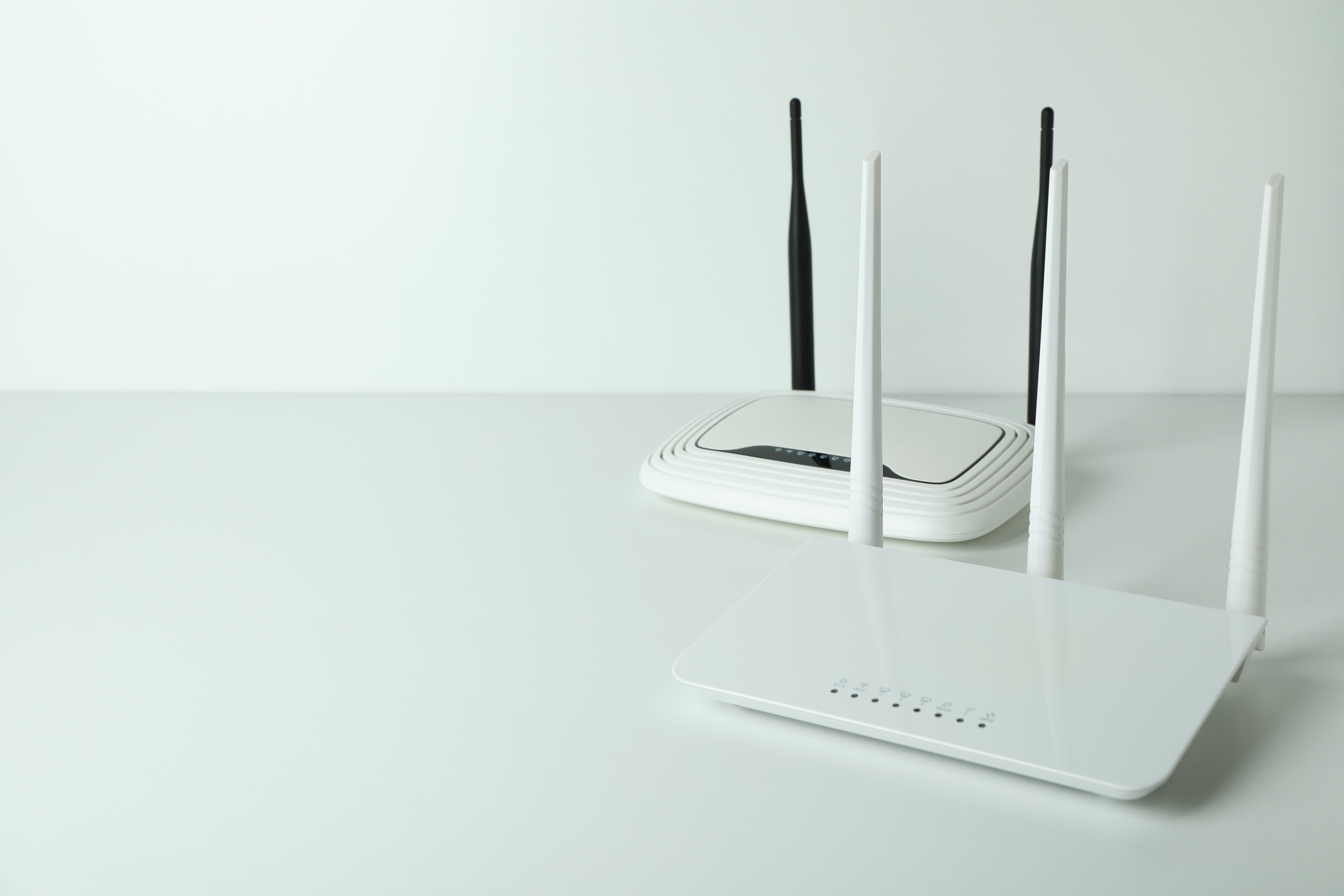 router-switch-kabllo-konektore-aksesore