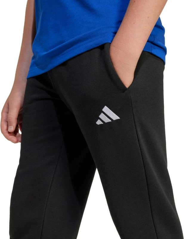 Pantallona sportive adidas Essentials për fëmijë JC9765, të zeza [Madhësia: 140 cm]