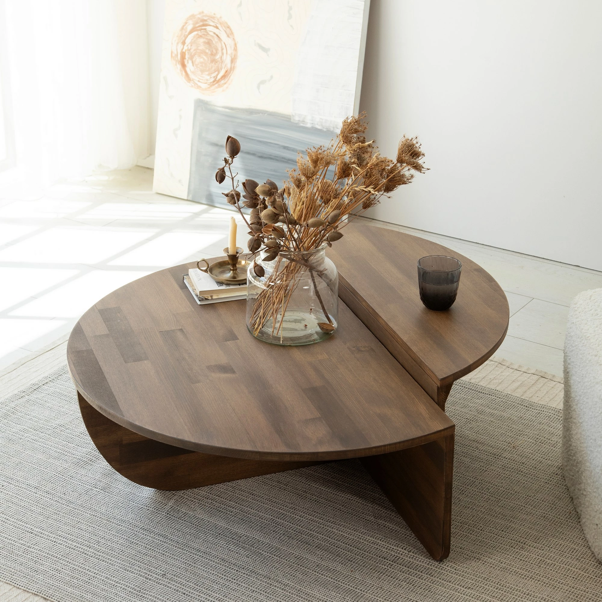 Set tavolinash kafeje Hanah Home, dru podium, ngjyrë arre