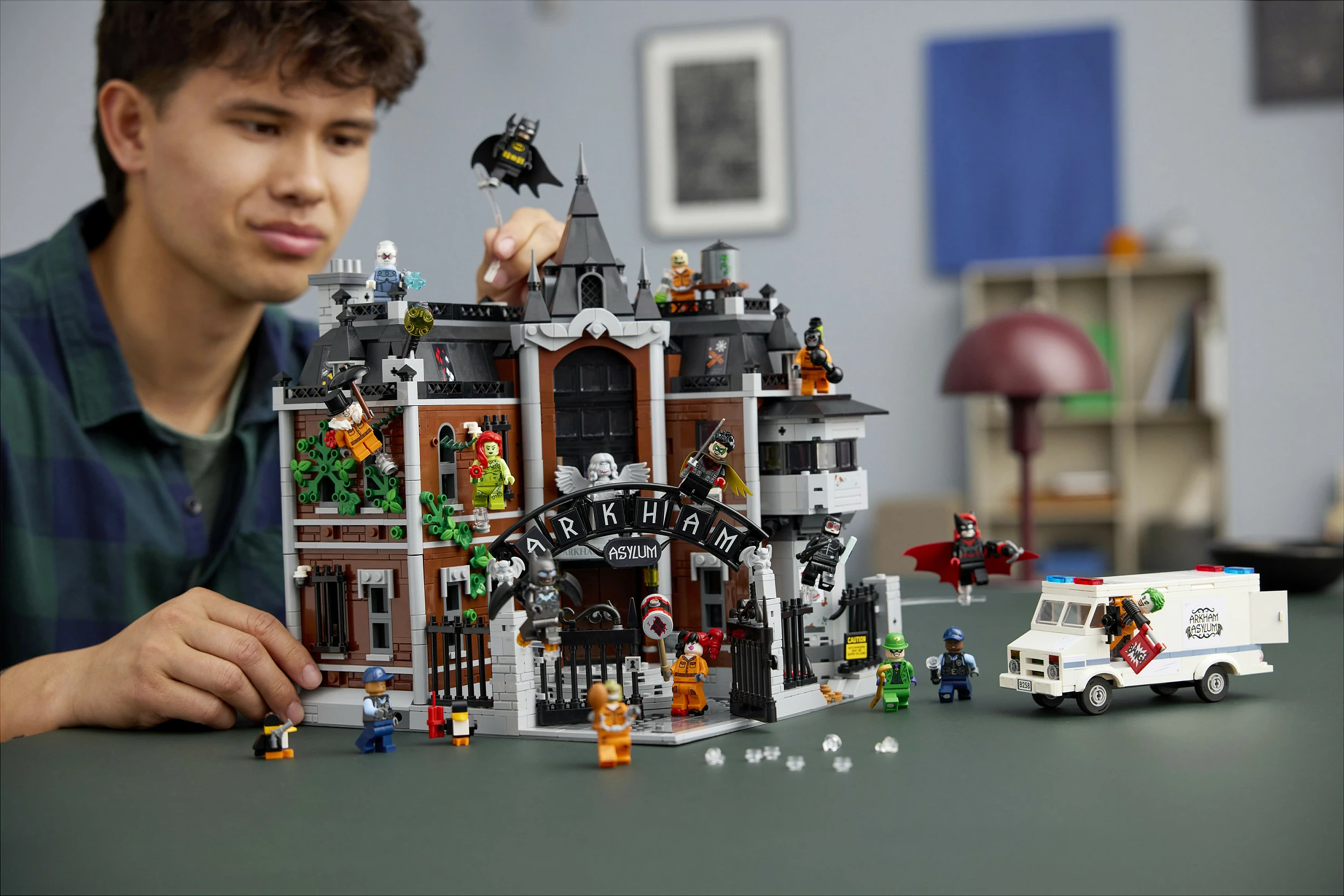 Set ndërtimi LEGO DC 76300 Batman Arkham Asylum, 2953 copë, shumëngjyrësh