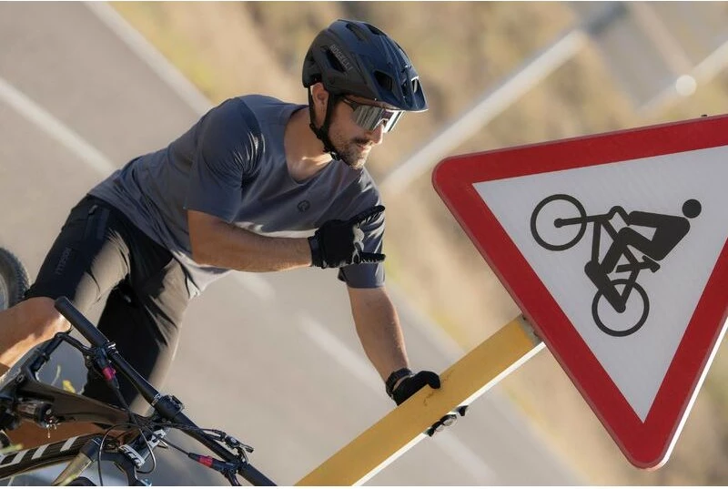 Doreza biçiklete Yakimasport, të zeza