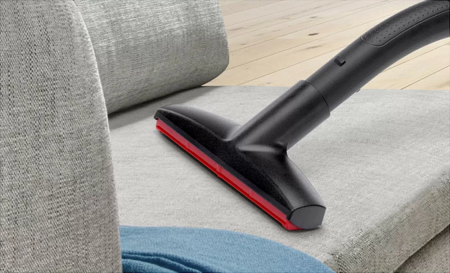 Fshesë me korrent Bosch Serie 6 BGC41XSIL, 700 W, pa qese, 2.4 L, e zezë