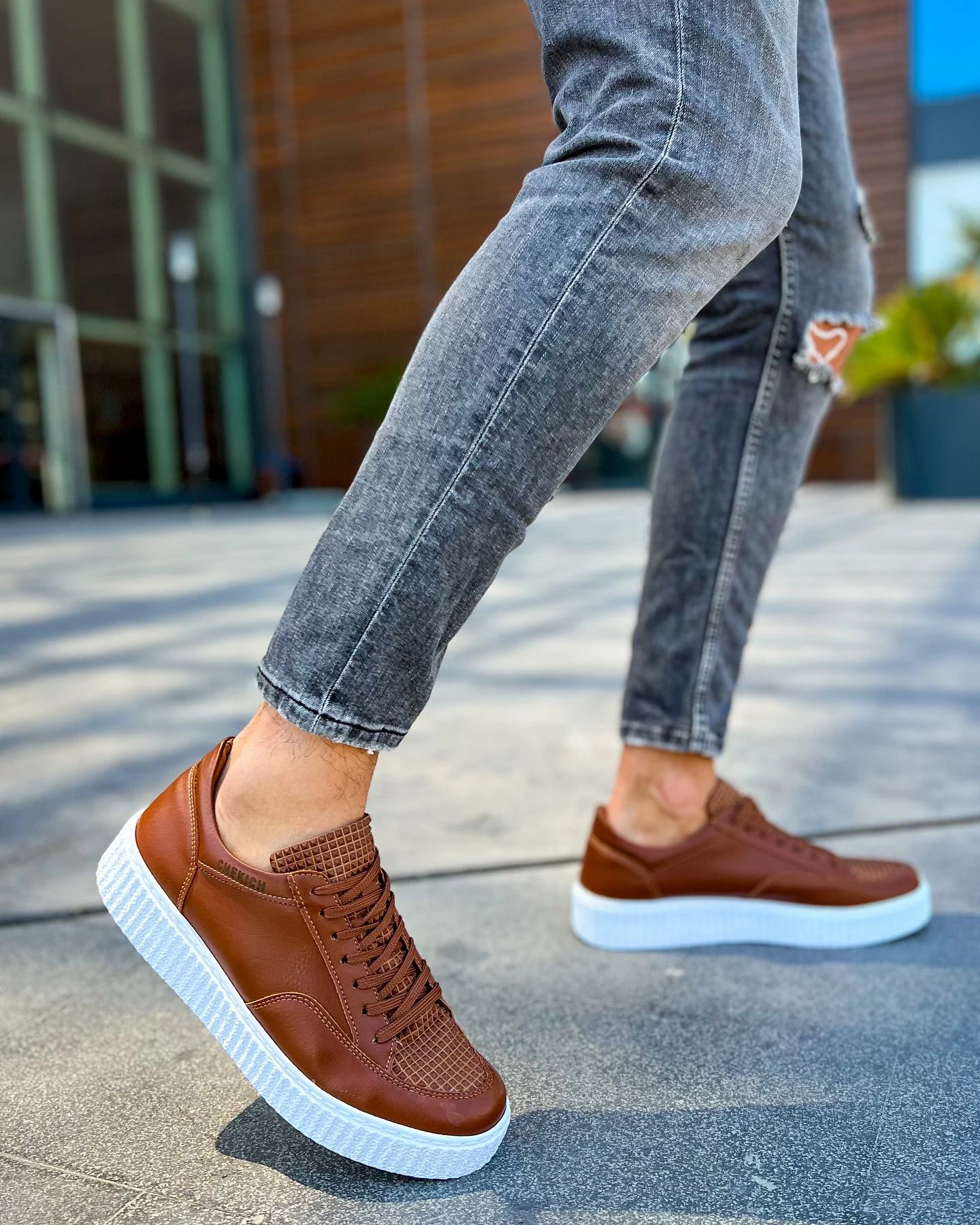 Atlete për meshkuj, Chekich 017 FBT Pyramid