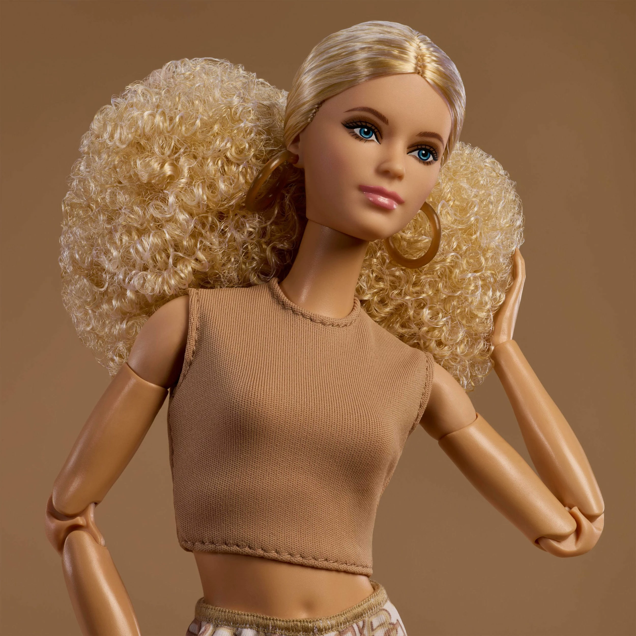 Kukull koleksioniste Barbie Basics, Mattel Signature Model 07 JJX26, Made to Move, me stendë dhe certifikatë, ngjyra neutrale