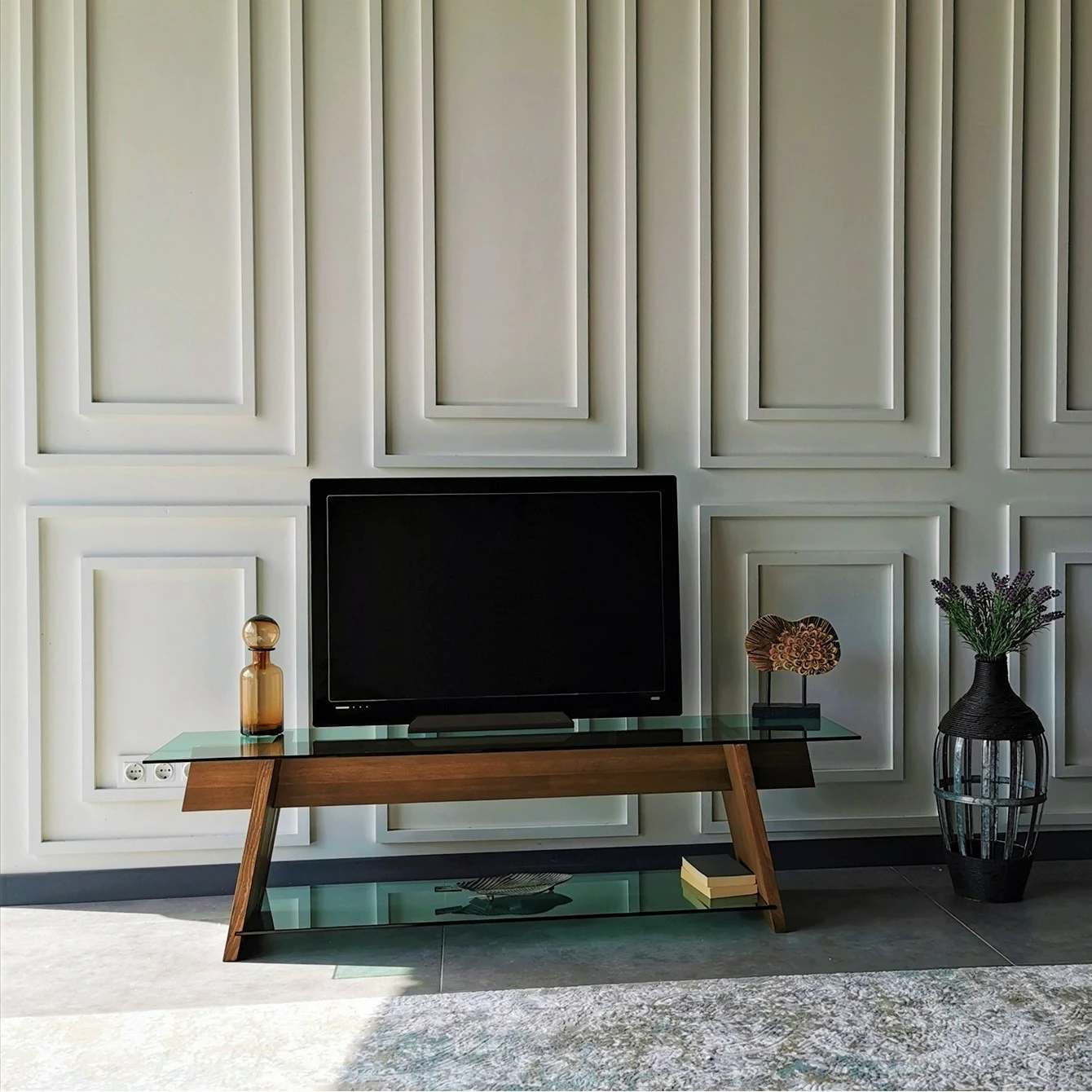 Komodë TV Hanah Home, TV202, ngjyrë arre dhe e gjelbër, xham i temperuar, 158x45x40cm