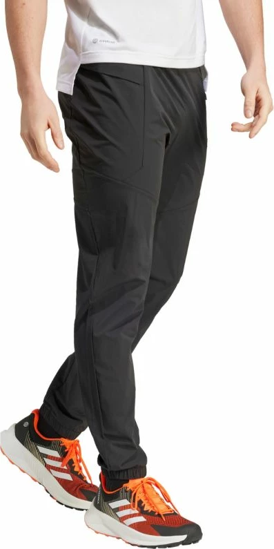 Pantallona sportive meshkuj adidas Terrex Xperior Light IQ1399, të zeza