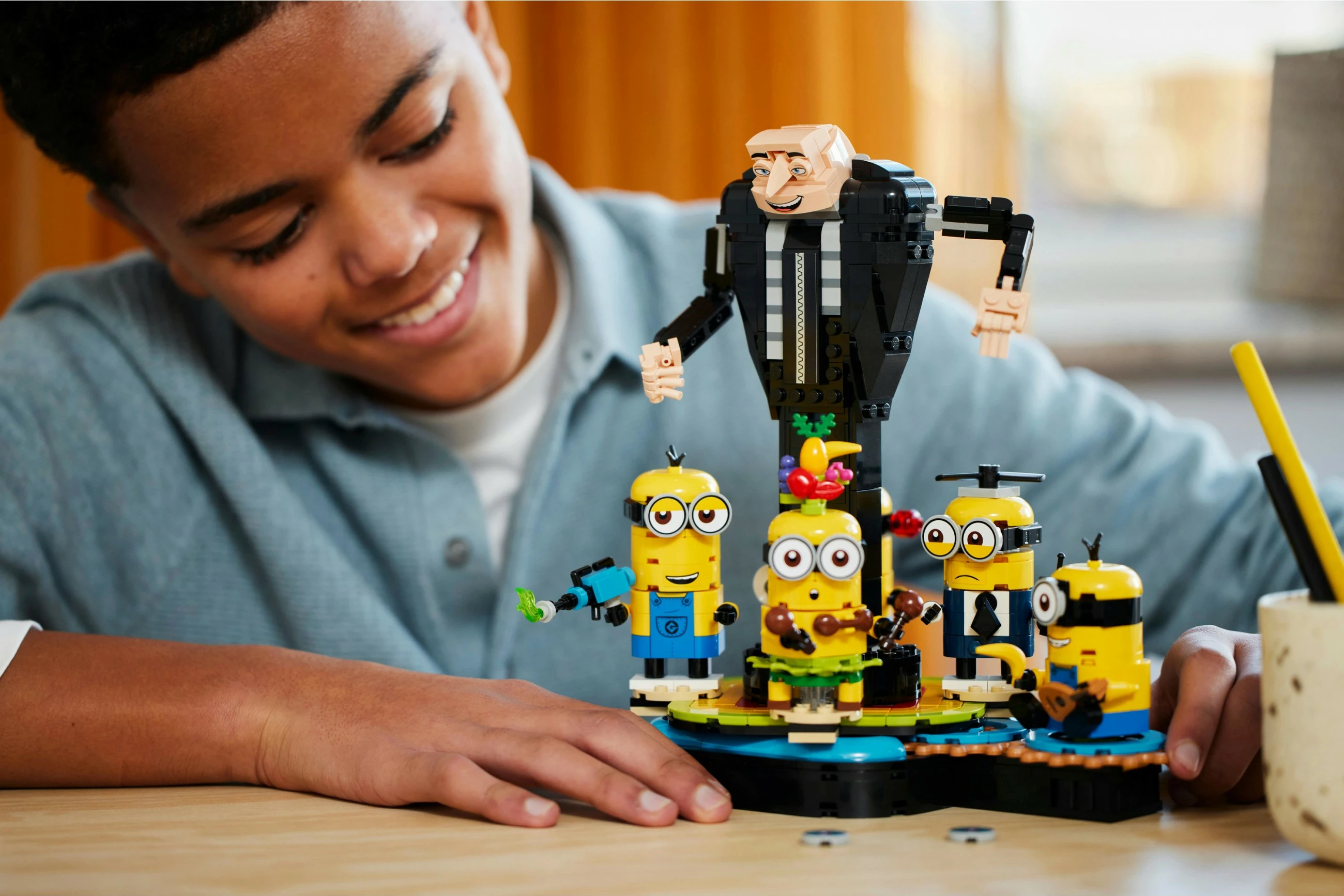 Set ndërtimi LEGO Alien Conquest Brick-Built Gru dhe Minions, 839 pjesë, 948 g