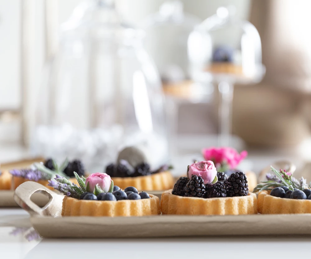 Tabaka dekorative ADORO, alumin, ngjyrë ari, 61x16x4 cm