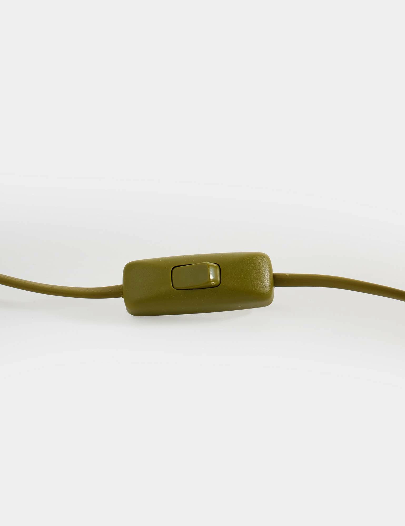 Llambë tavoline Opviq, trup travertini, kapak hasiri