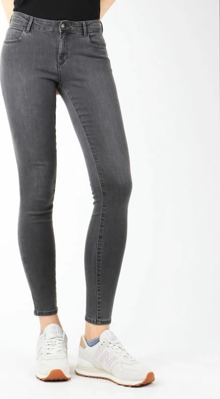 Pantallona të ngushta Wrangler femra, të hirit