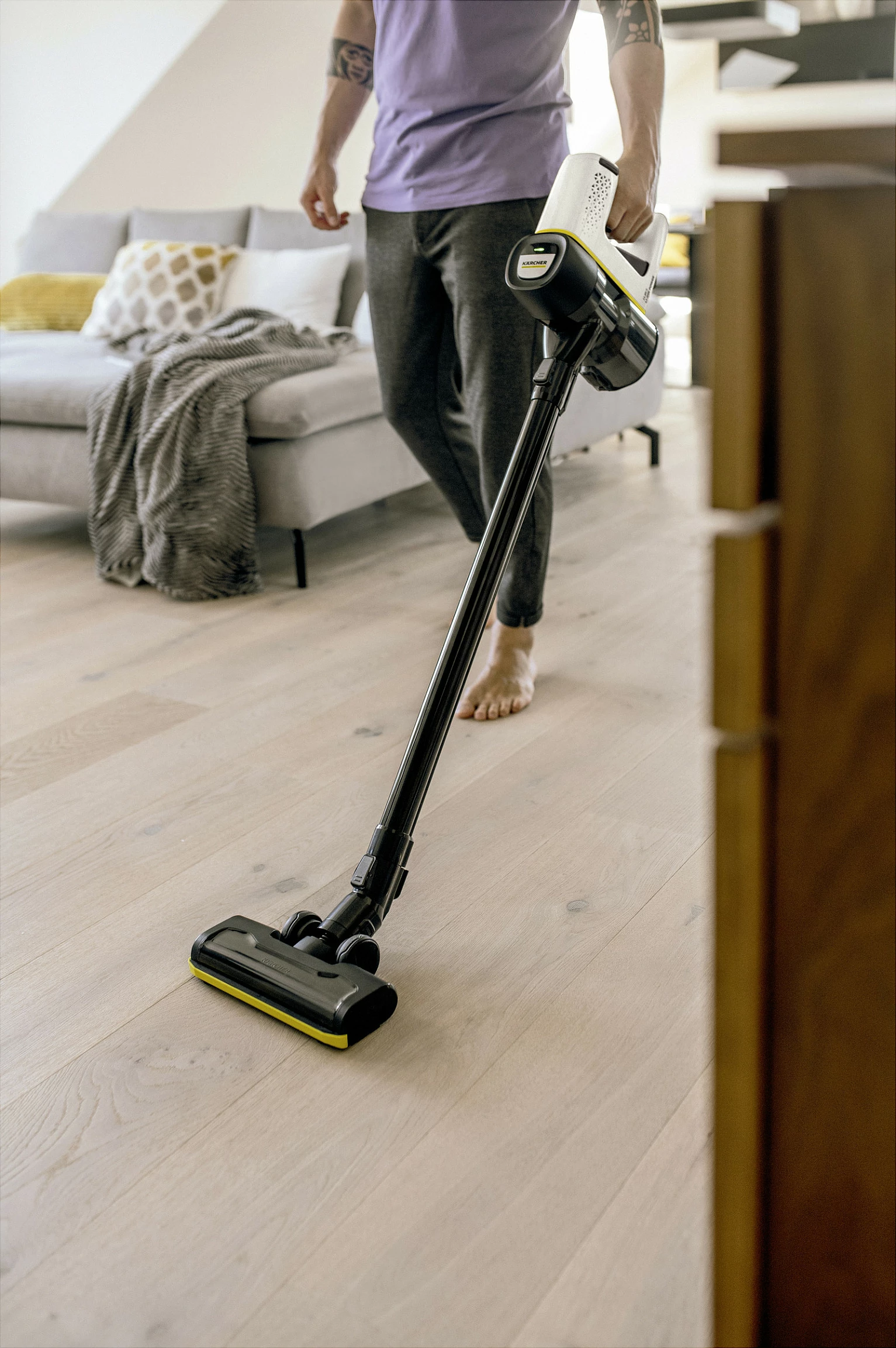 Fshesë me korrent pa kabllo Kärcher VC 4 Cordless myHome, 2-në-1, HEPA, 60 min, e zezë/verdhe