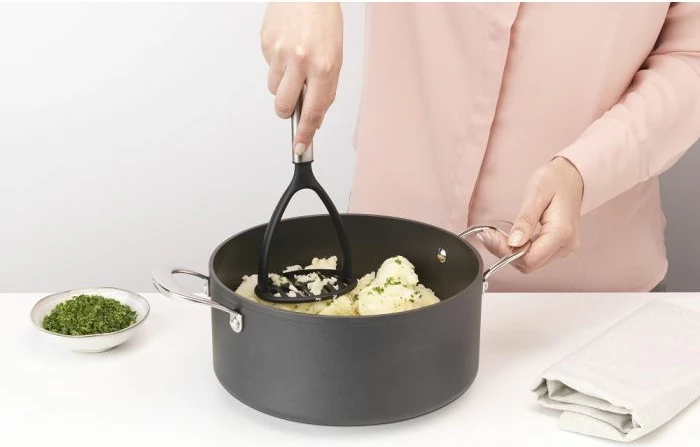 Shtypëse patatesh Brabantia Profile 250507, nylon non-stick, rezistente 220°C, e zezë/inoks